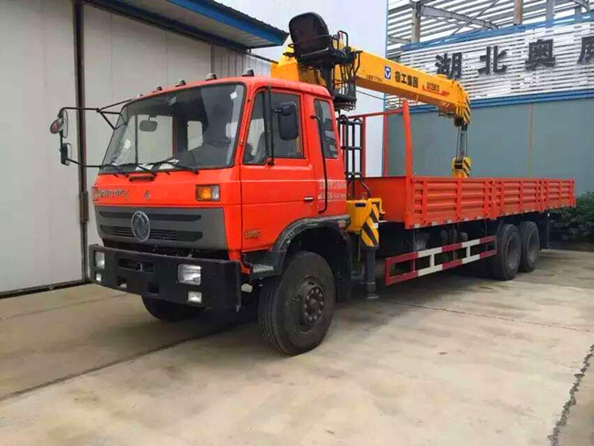 東風153后八輪隨車吊