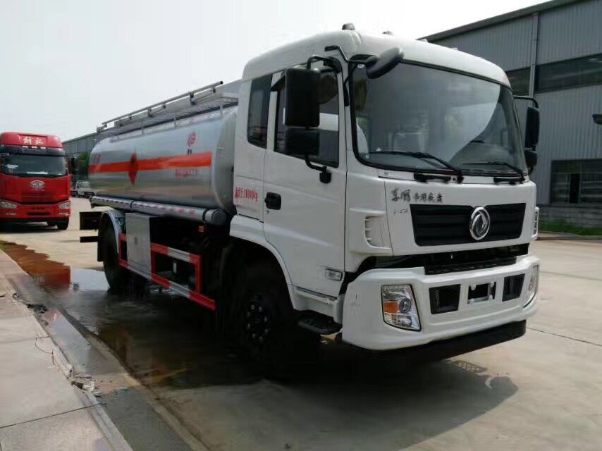 東風(fēng)新款后八輪運(yùn)油車