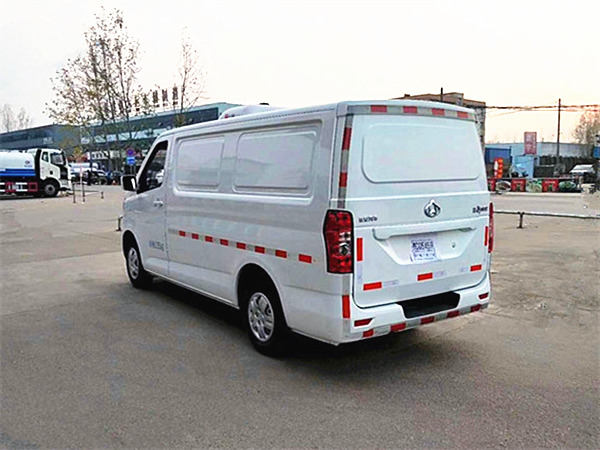 長安睿行M80面包冷藏車