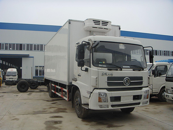東風天錦7.4米貨廂冷藏車