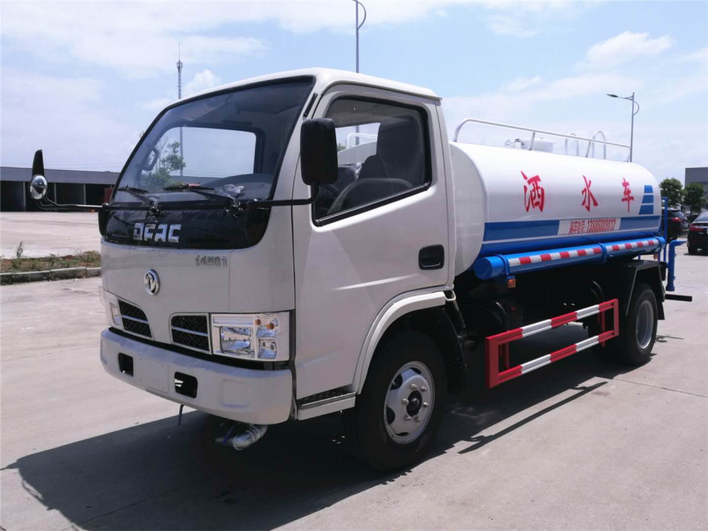東風(fēng)福瑞卡5噸灑水車發(fā)車了