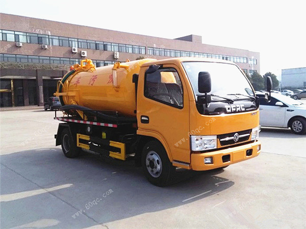 東風(fēng)多利卡D6吸污車(chē)