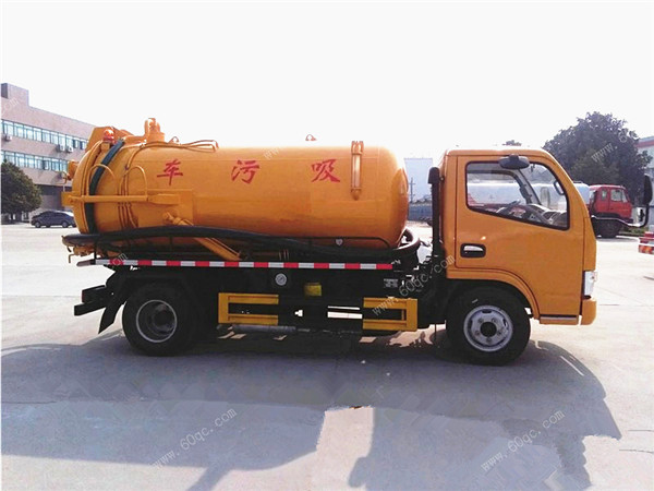 東風(fēng)多利卡D6吸污車(chē)
