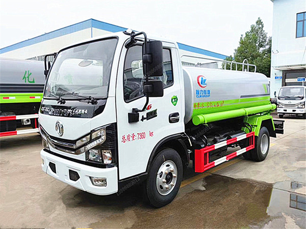 東風(fēng)多利卡5噸灑水車