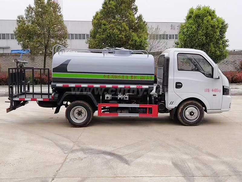 東風途逸藍牌灑水車