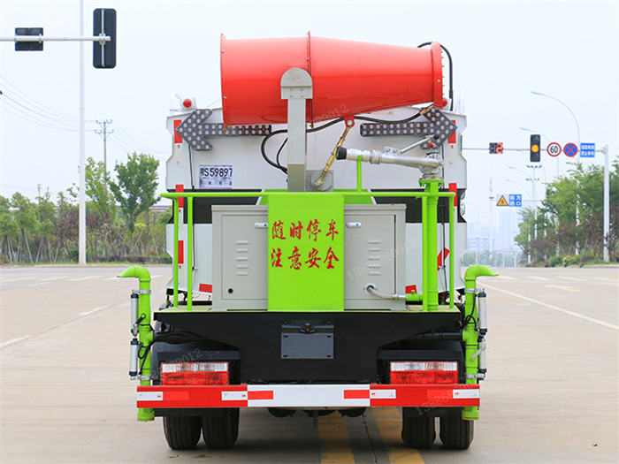 東風福瑞卡藍牌抑塵車