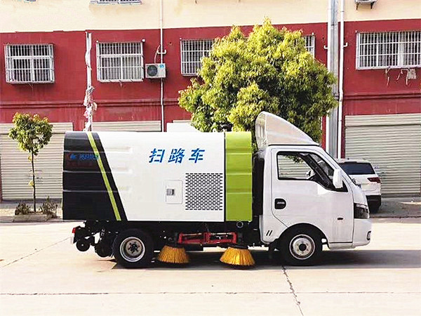東風途逸3方掃路車
